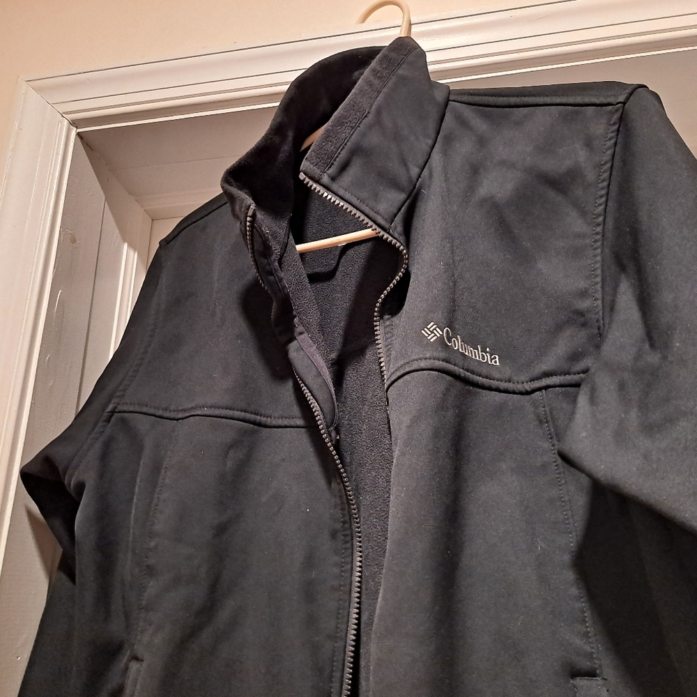 Columbia jacket. Black. Medium